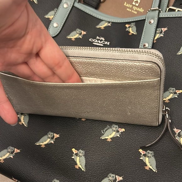 Kate Spade ♠️ Metallic Zipper Wallet - Picture 4 of 8